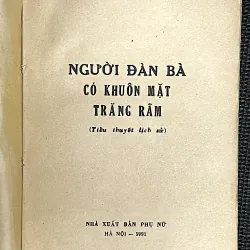 Người đàn bà có gương mặt trăng rằm 995839
