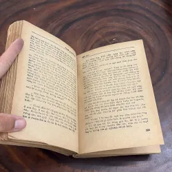 II Văn Học: Bến Bão - FRANK SLAUGHTER - Lâm Đới Châu (Dịch) - 1988 1008958