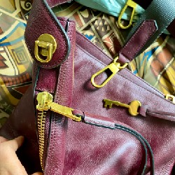 Túi xách Fossil Maya Hobo màu rượu vang mới 100% 26210