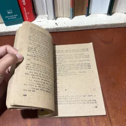 II Sách Xưa: Thầy Phù Thuỷ Đi Trong Thành Phố - IVRITÔMIN - 1985 751405