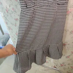 Đầm kaki caro trắng đen size M còn tốt 735487