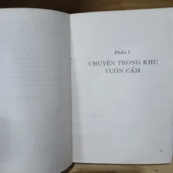 Chuyện Trong Khu Vườn Cấm (Tiểu Thuyết Tư Liệu) - Bá Dũng 591441