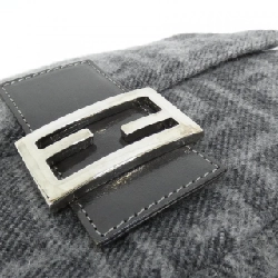 Túi xách vai Fendi Mamma Baguette 26325 - Hàng hiệu Authentic 764115