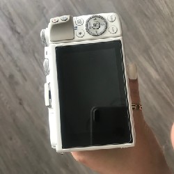 Máy canon m3 5166