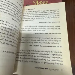 Cách mạng tháng mười Ký ức và Sự Thật (Bìa mềm) 563407