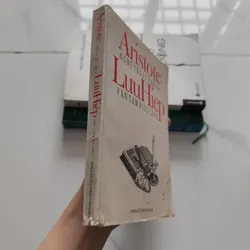 "Nghệ thuật thơ ca" (Poetics) của Aristote . "Văn tâm điêu long" của Lưu Hiệp 575576
