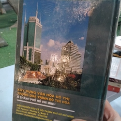 XÂY DỰNG VĂN HOÁ ĐÔ THỊ TRONG QUÁ TRÌNH ĐÔ THỊ HOÁ Ở THÀNH PHỐ HỒ CHÍ MINH  530310