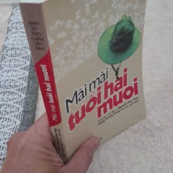 MÃI MÃI TUỔI HAI MƯƠI. NK liệt sỹ NGUYỄN VĂN THẠC. Biên soạn Đặng V. Hưng. In 2005