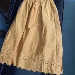 Chân váy thô thêu uniqlo