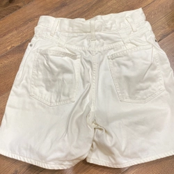 UNIQLO QUẦN SHORT TRẮNG MỚI SIZE 28(71CM) 508385