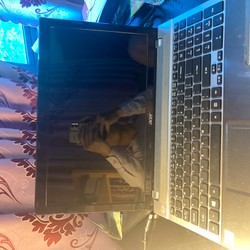 1 Laptop ACER 1 điện thoại Vivo S1