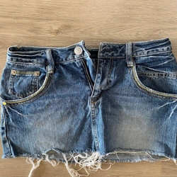 chân váy denim chi tiết thêu ở phía sau 501262