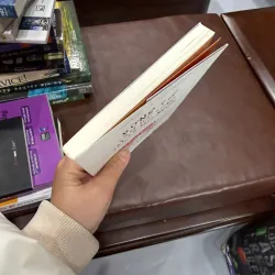 ĐỪNG CỐ LÀM HÀI LÒNG TẤT CẢ MỌI NGƯỜI – CHASE HILL - K3 1011298