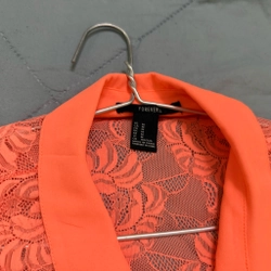 Áo kiểu form rộng F21 có ren cam size M 463360