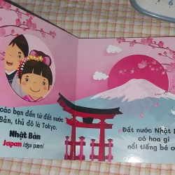 Sách gỗ  ĐỐ BÉ Ở SAU LÀ GÌ?  - chủ đề: TRANG PHỤC 📖 song ngữ Anh - Việt 🔤 713406