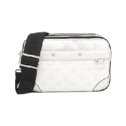 Túi đeo chéo Louis Vuitton Taiga Lama Alpha M31069