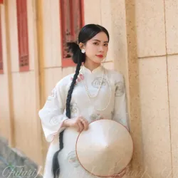 Váy cô dâu cổ cao dài tay chất liệu lụa màu trắng kem 737788