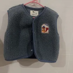 Áo gile lông cừu thêu sóc cho bé 733644