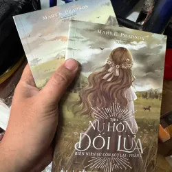 Sách fantasy Nụ hôn dối lừa  957871