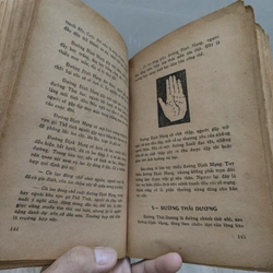 Có Gì Bí Mật Trong Bàn Tay - Jeanne Dujarric 526409