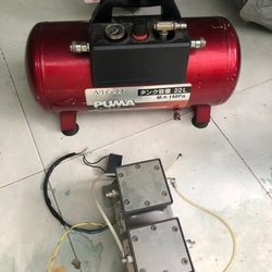 Bình khí nén PUMA AST-22 dung tích 22L, màu đỏ. Kèm đầu bơm hút 517345
