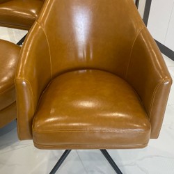 CẦN BÁN BỘ GHẾ DA MỚI 99% + TẶNG BÀN SOFA VUÔNG 136626