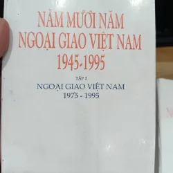 Năm mươi năm ngoại giao Việt Nam bộ 2 cuốn 976499