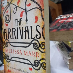 The Arrivals by Melissa Marr - sách ngoại văn đã qua sử dụng 194343