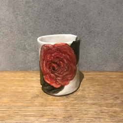 Ly gốm handmade vẽ tay hoa trà camellias  - 8 * 8 cm  - sản phẩm mẫu test từ studio gốm 271775