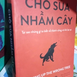 chó sủa nhầm cây