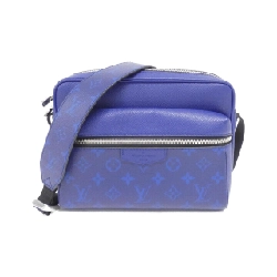 Túi đeo chéo ngoài trời Louis Vuitton Taiga Lama PM M30242
