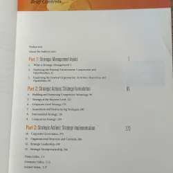 The Management of Strategy - Welch & Hoskisson & Hitt 787554