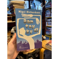 Bàn tay kì dị - Nigel Richardson