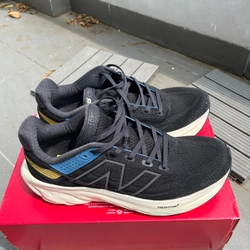 Giày chạy bộ nam New Balance EU44 màu đen 527576