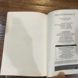 Tiếng cười trong bóng tối (6) 733098