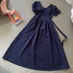 Đầm đi tiệc. Màu xanh navy. Met58 mặc dài tới cổ chân. 