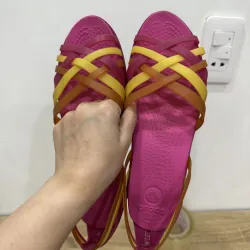 Giày crocs 2hand size w7-38 độ mới cao hình chụp thật 989688