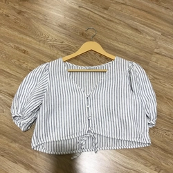 Áo croptop Libé size S ngắn tay