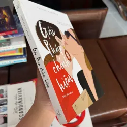 GÁI PHÁP CHÍNH HIỆU – Laurence Caracalla - K3 1006678