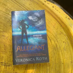 ALLEGIANT - VERONICA ROTH