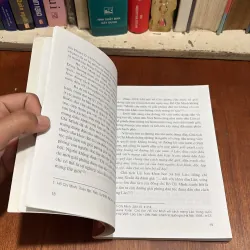 II Sách Lịch Sử: Hồ Chí Minh Với Nhân Dân Lào - 2005 800355