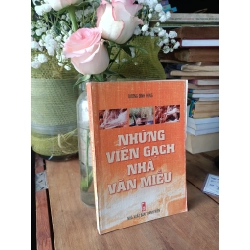 những viên gạch nhà văn miếu