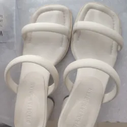 Guốc, cao gót 7p size 225 (36,5) màu kem như hình