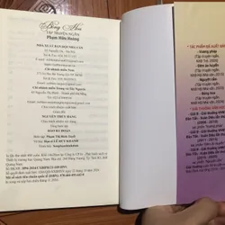 Tập truyện ngắn - Bóng Hoa - có chữ kí của tác giả - chỉ in 400 bản 713946