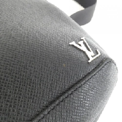 Túi đeo chéo Louis Vuitton Taiga Avenue M30443 - Hàng hiệu Chính hãng 768097