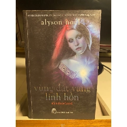 VÙNG ĐẤT VẮNG LINH HỒN -Tác giả: Alyson Noël -Khổ sách: 13x20cm -Số trang: 436 -In lần thứ 1 năm 2012- Sách lưu kho có ố