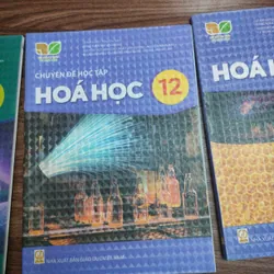 Com bo 2 quyển sách giáo khoa môn hoá, vật lý lớp 12 và 1 chuyên đề học tập môn hoá 719876