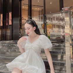 Váy trắng tay phồng voan tơ xoắn ngực xòe bồng 476123
