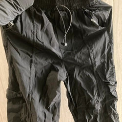 Quần thể dục màu đen