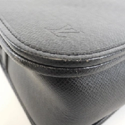 Túi xách vai Louis Vuitton Taiga Andre M32482 609664